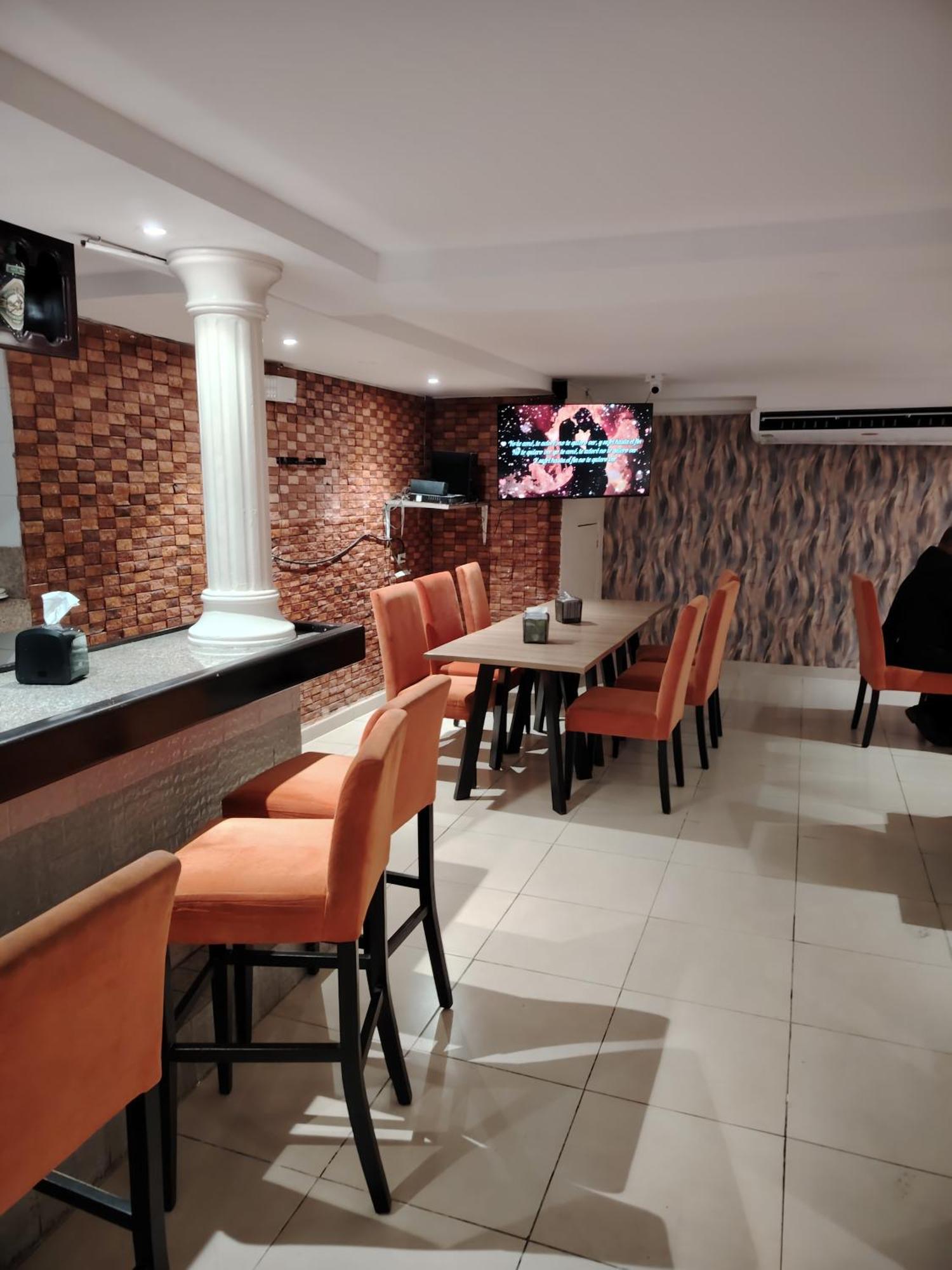 2 Mares Hotel