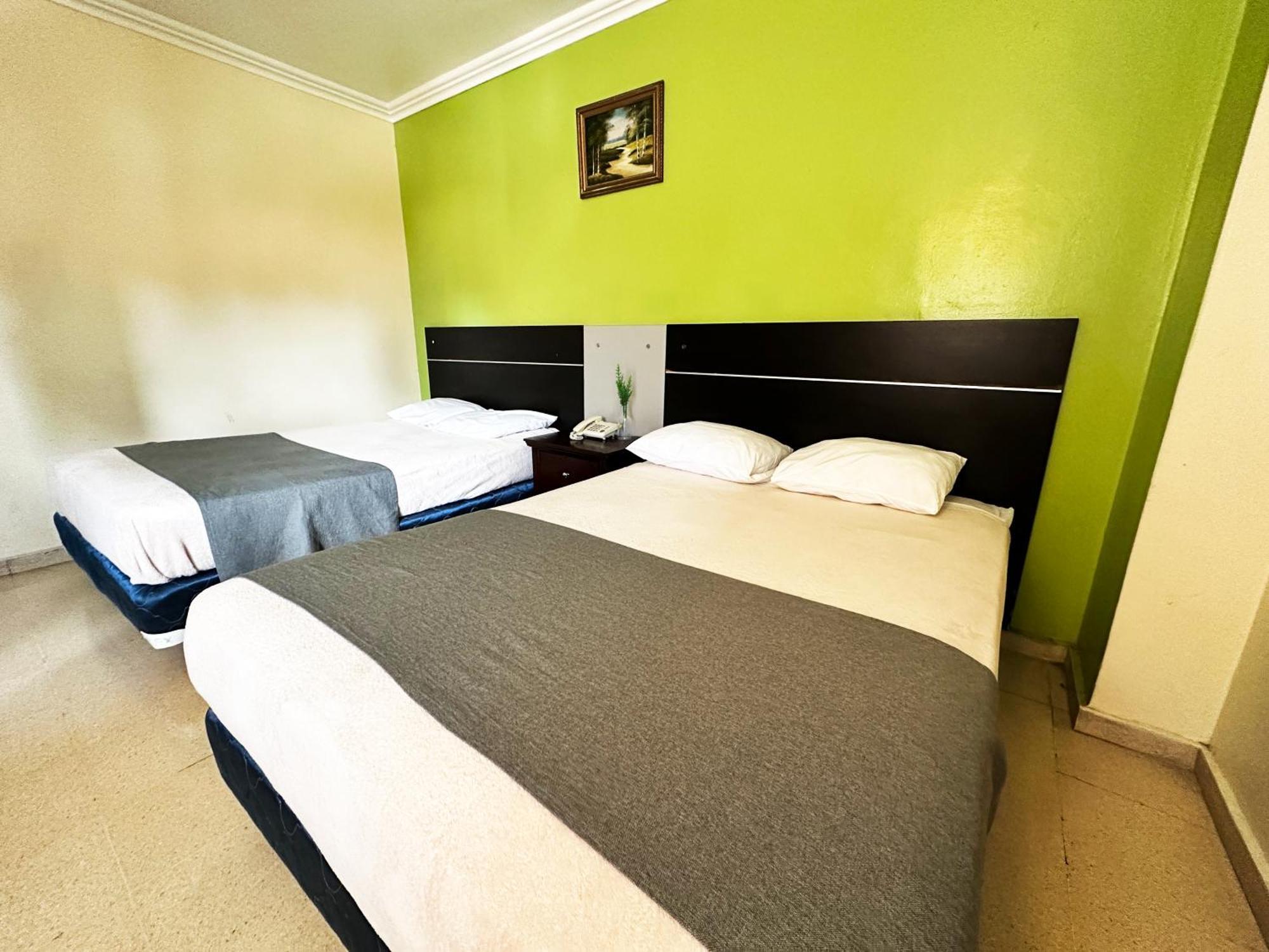 2 Mares Hotel
