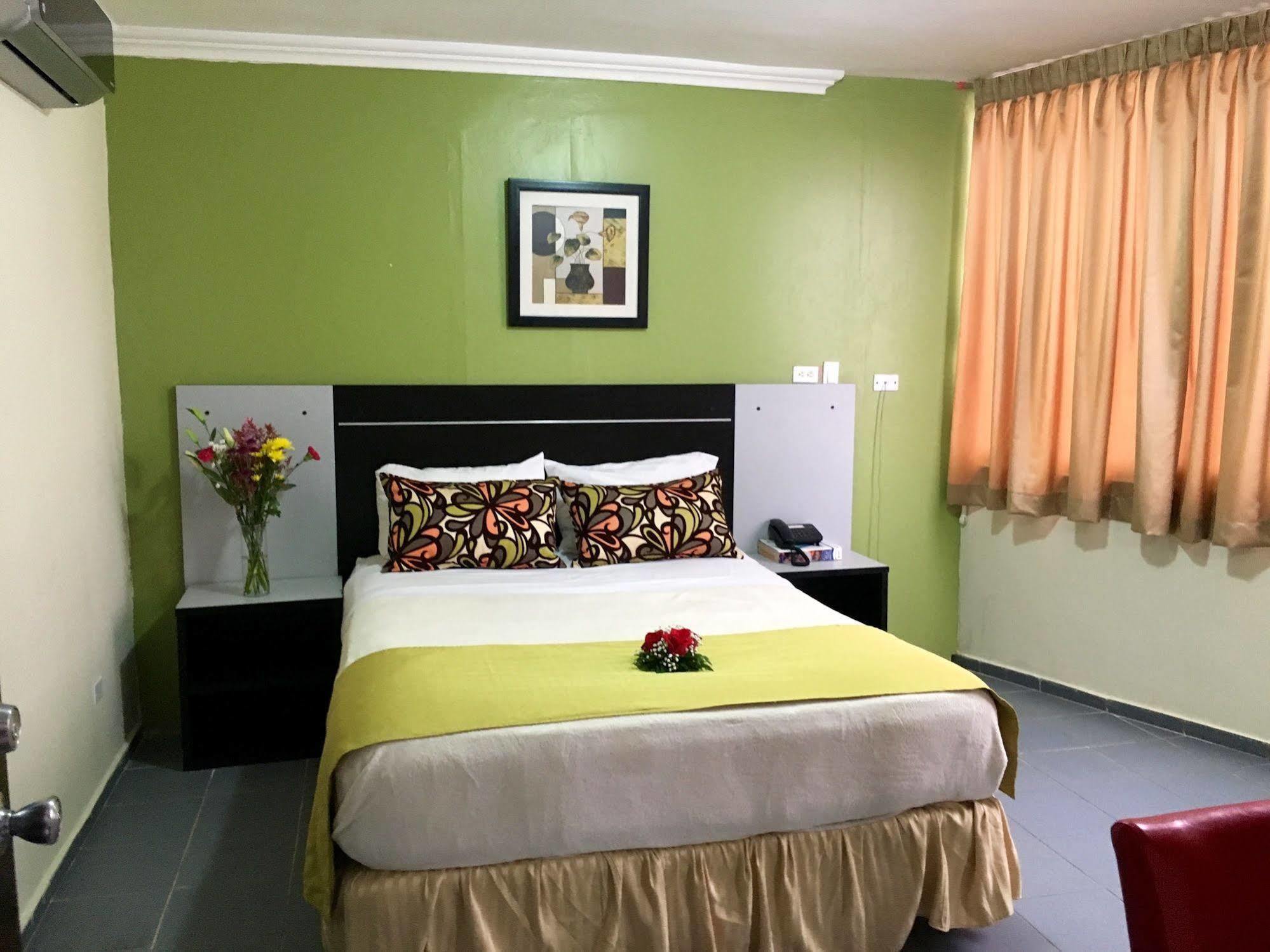 2 Mares Hotel